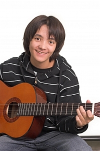 kid-playing-guitar
